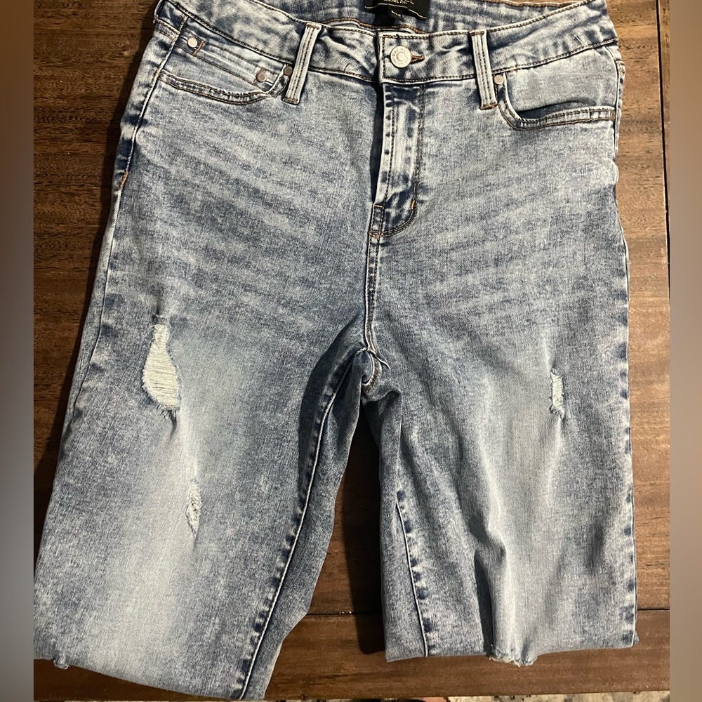 Rachel by Rachel Roy. Acid Wash Jean size 8